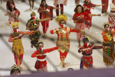 Dance of diversity: Wearing face masks, traditional dancers perform in the Tunjukkan Indonesiamu, Satukan Negeri (Show your Indonesia, Unite the Nation) virtual event in Jakarta, on Saturday, August 15, 2020 organized by Belantara Budaya Indonesia Foundation to celebrate Independence day. JP/Dhoni Setiawan
