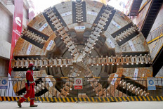 A worker inspects a tunnel-boring machine inside Tunnel 1 of the Jakarta-Bandung high speed railway project in Pondok Gede, Bekasi, West Java on Dec. 15. The machine has completed the 1.8-kilometer tunnel located under the Jakarta-Cikampek toll road. JP/Wendra Ajistyatama
