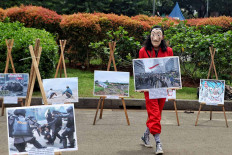Students stage a theatrical performance in Jakarta on Dec. 15 in protest at rising violence against people for expressing their opinions throughout 2020, which has been considered a dark year for democracy. JP/Seto Wardhana