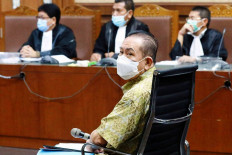 The fugitive: Graft defendant and former fugitive Djoko Soegiarto Tjandra stands trial at the Jakarta Corruption Court on Nov.2. He was accused of bribing a number of officials, including police generals and a prosecuter. JP/ Dhoni Setiawan