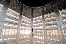 Unusual quiet. Istiqlal Mosque in Central Jakarta is unusually empty during this year&rsquo;s Idul Fitri celebration on May 24. Thousands of Muslims ordinarily gather at the mosque for Idul Fitri prayers, but due to the COVID-19 pandemic, the annual event was cancelled. JP/Donny Fernando
