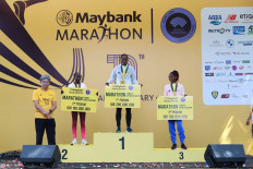 (Left-right) Dato&rsquo; Khairussaleh Ramli, Maybank Group President & CEO and the winners of Female Marathon Open Category, Immaculate Chemutai from Uganda on the 1st podium, Elizabeth Chepkanan Rumokol from Kenya, on the 2nd Podium and Betty Jepleting from Kenya, on the 3rd Podium.
