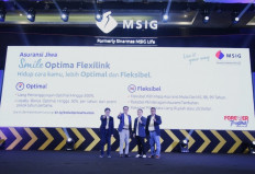 MSIG Life introduces Smile Optima Flexilink, a regular premium PAYDI policy with optimal benefits and flexible features, at its Agency Kick-Off 2024 event. The policy is a manifestation of the company&rsquo;s commitment to being a trusted partner, continuously supporting the Indonesian community to live their lives to the fullest. Andrew Bain, director and chief operating and IT officer (left), Wianto Chen, president director and CEO (second left), Ferry Tjong, head of agency business (second right) and Herman Sulistyo, director and chief of agency, corporate and sharia, pose for a photo.