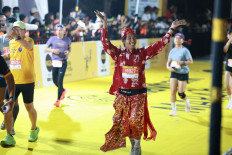 Some of the runners took the opportunity to participate while simultaneously showcasing Indonesia&rsquo;s cultural heritage through their outfits.